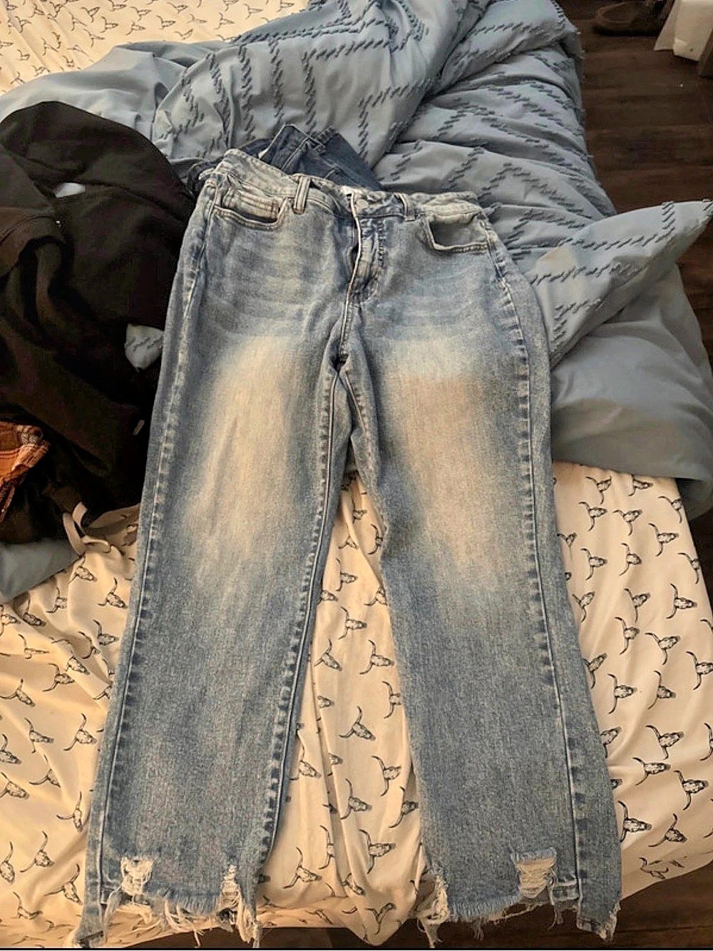 Women's Straight Leg Jeans in Blue